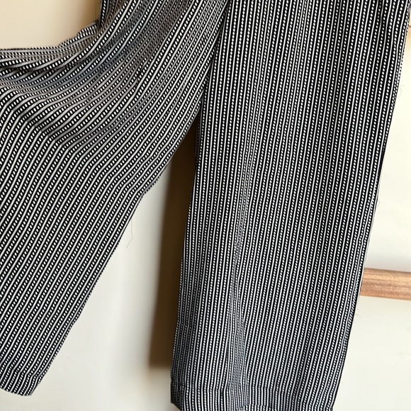 Max Studio Black/Cream V-Neck Jumpsuit. - Picture 8 of 10